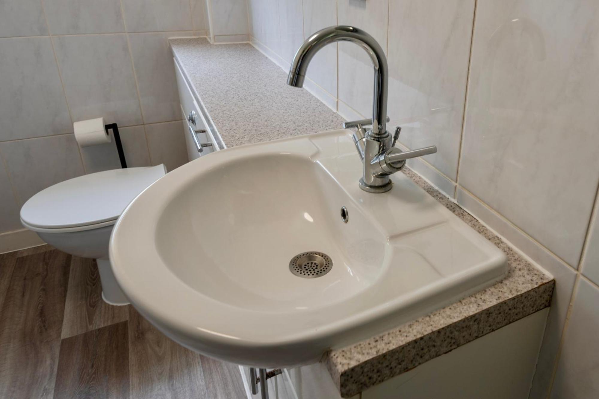 Double Room In Refurbished 5 Bed Home With Wifi And Tv BW Room 4 โซลิฮัล ภายนอก รูปภาพ