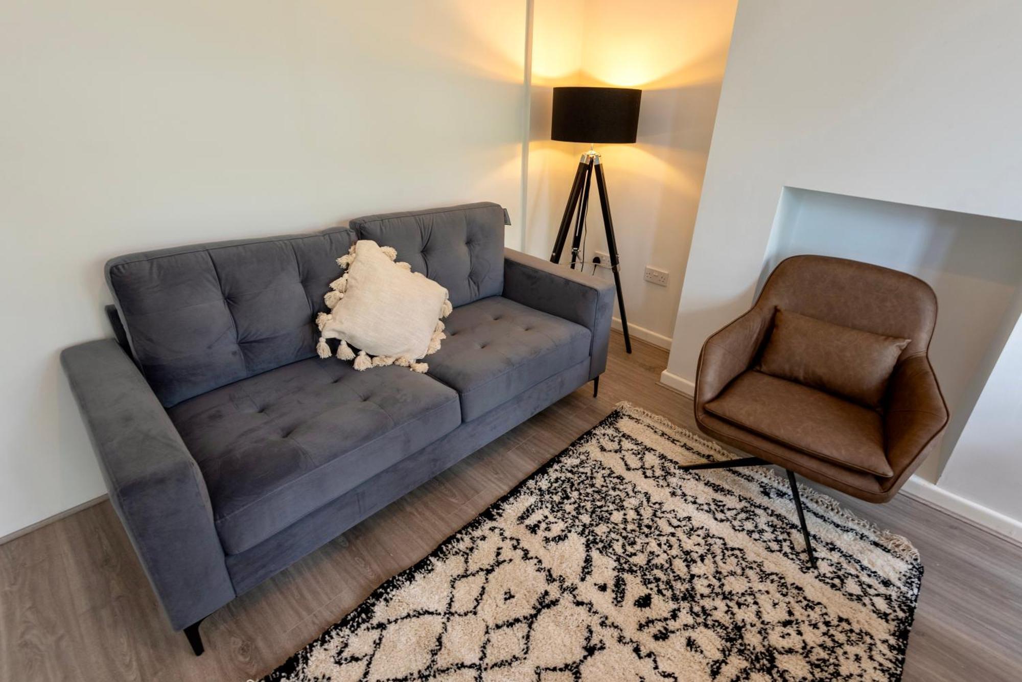 Double Room In Refurbished 5 Bed Home With Wifi And Tv BW Room 4 โซลิฮัล ภายนอก รูปภาพ