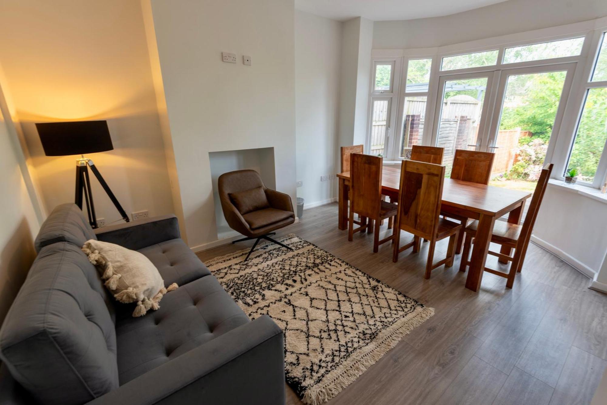 Double Room In Refurbished 5 Bed Home With Wifi And Tv BW Room 4 โซลิฮัล ภายนอก รูปภาพ
