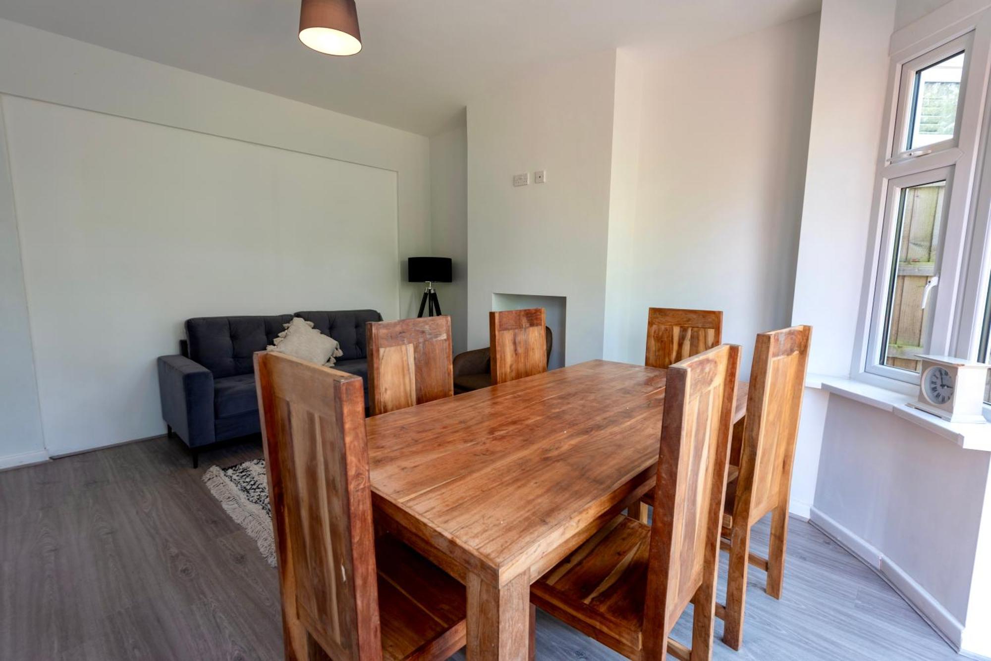 Double Room In Refurbished 5 Bed Home With Wifi And Tv BW Room 4 โซลิฮัล ภายนอก รูปภาพ