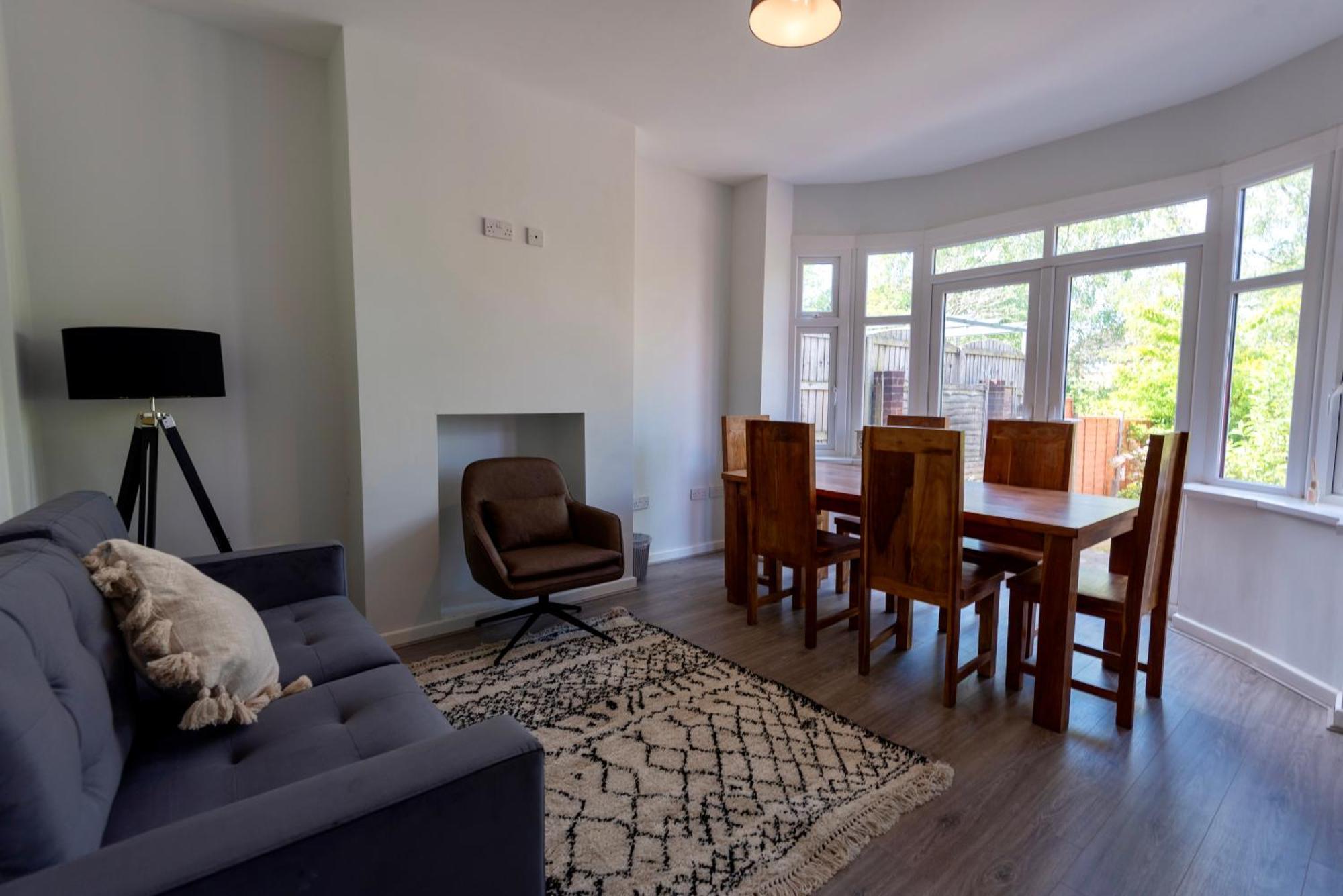 Double Room In Refurbished 5 Bed Home With Wifi And Tv BW Room 4 โซลิฮัล ภายนอก รูปภาพ